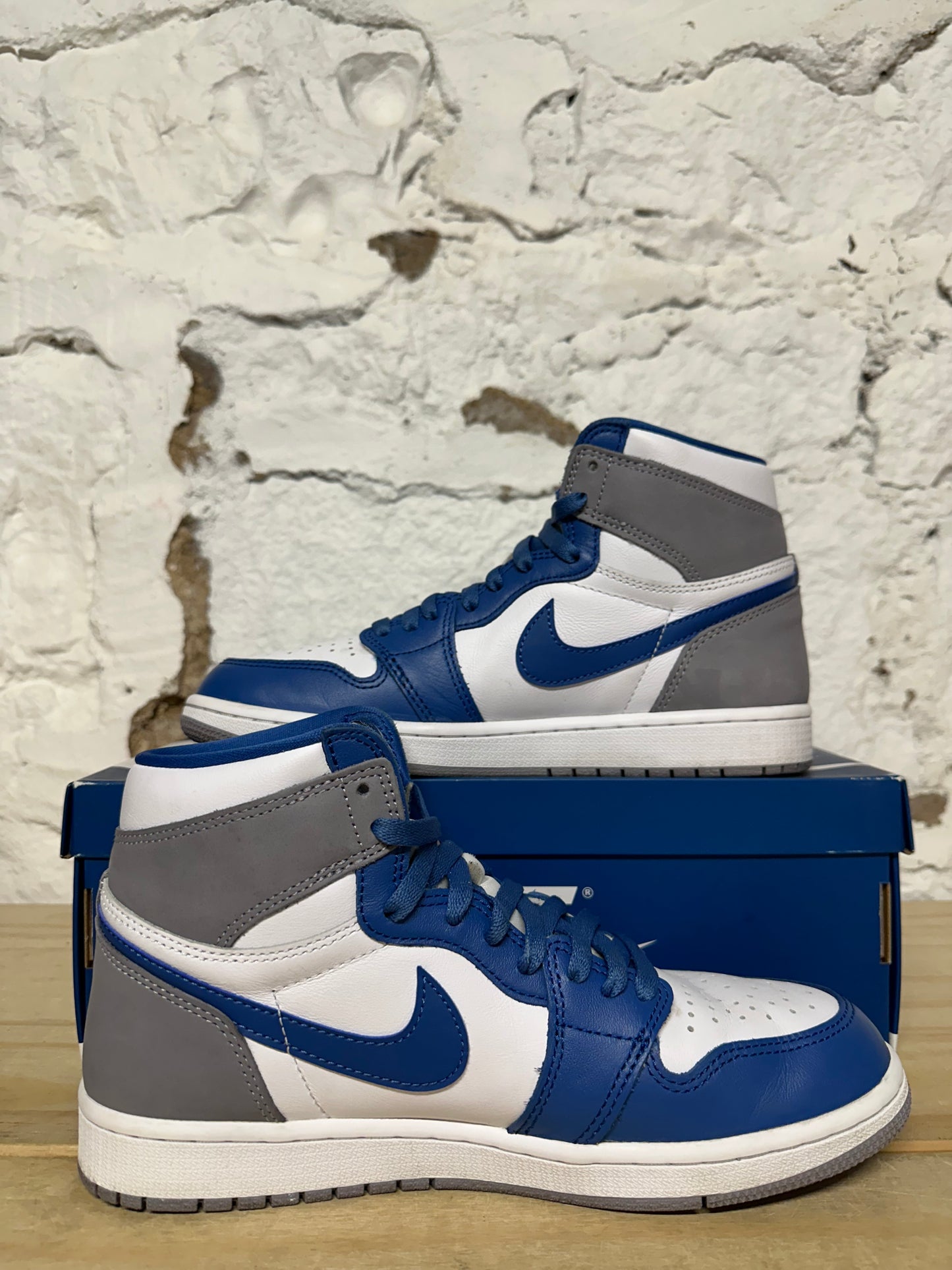 Air Jordan 1 High True Blue Sz 8.5