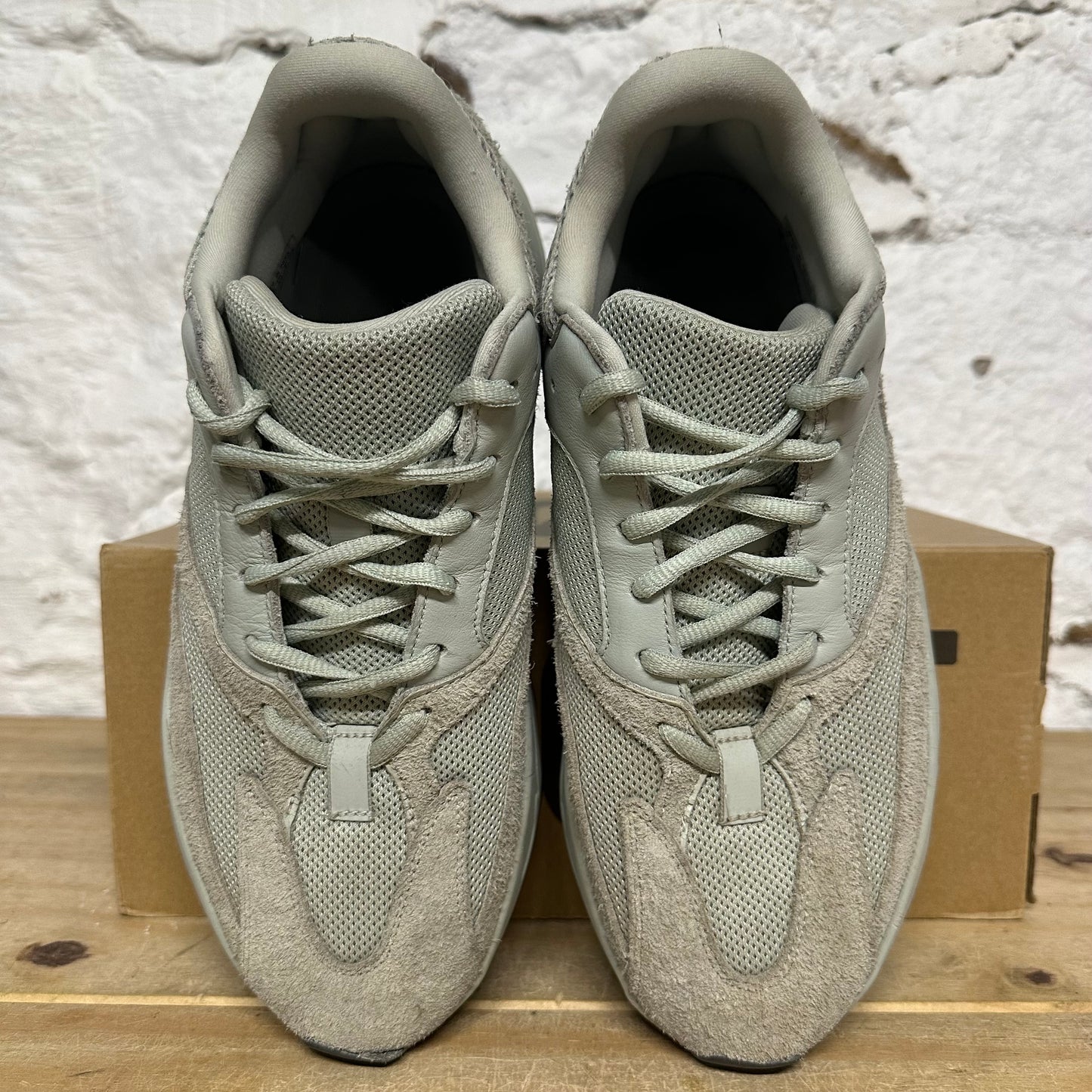 Yeezy 700 Salt Sz 10