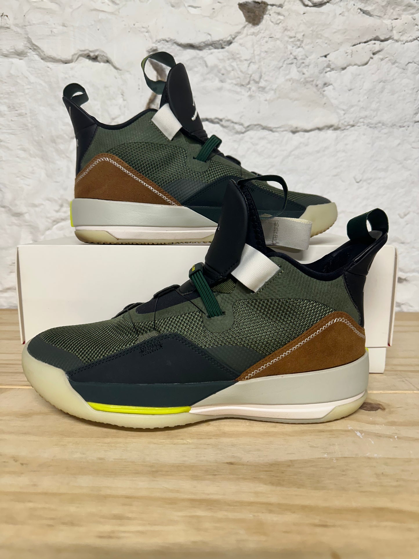 Air Jordan 33 Travis Scott Sz 8