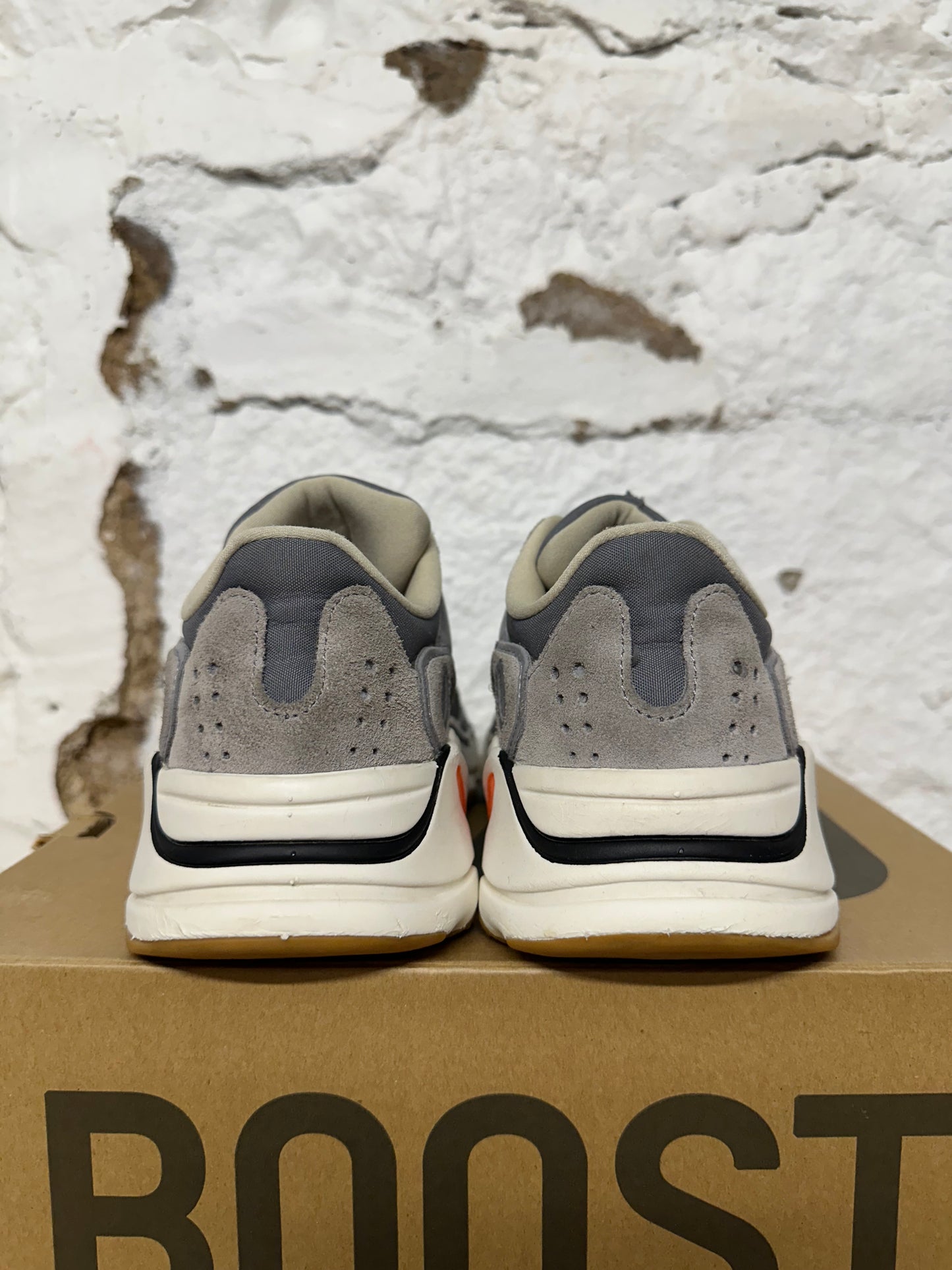 Yeezy 700 Magnet Sz 4