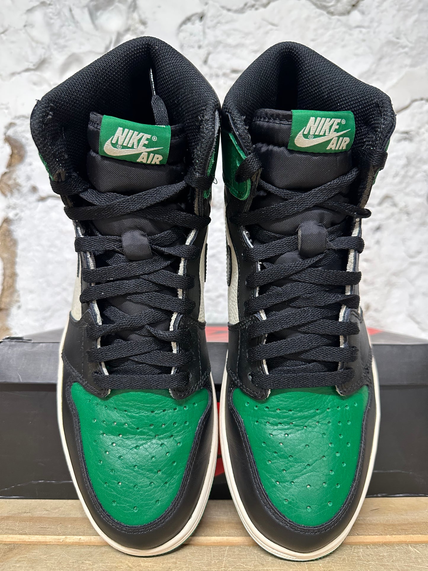 Air Jordan 1 High Pine Green 1.0 Sz 10.5