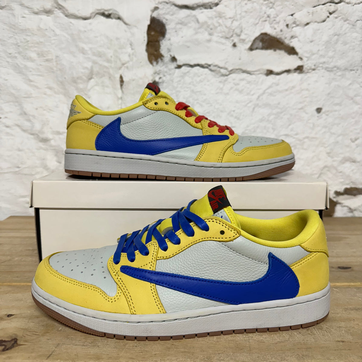 Air Jordan 1 Low Travis Scott Canary Yellow Sz 9 (10.5W)