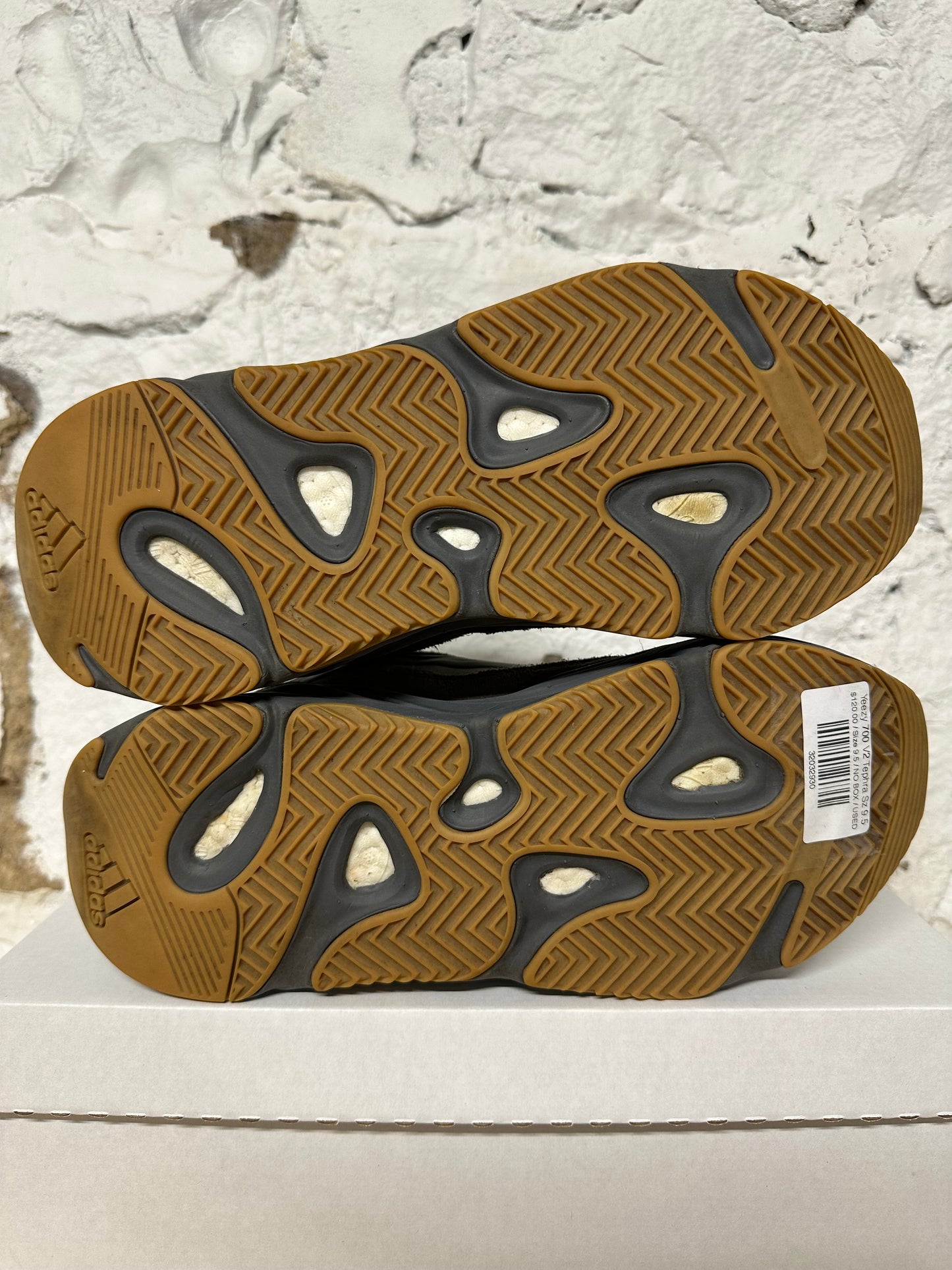 Yeezy 700 V2 Tephra Sz 9.5