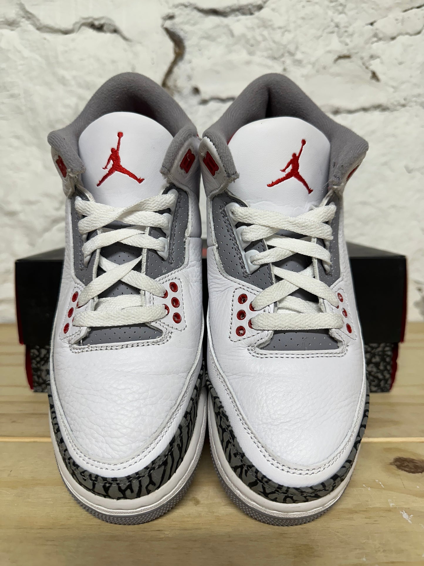 Air Jordan 3 Fire Red Sz 5.5Y
