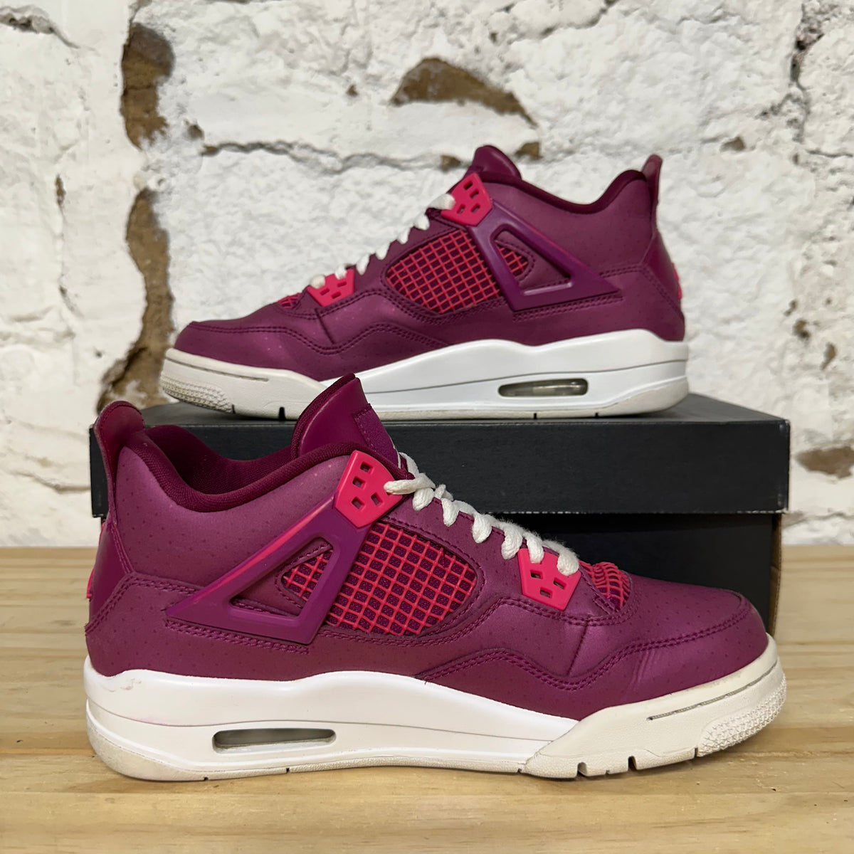 Air Jordan 4 Valentines Day (2019) Sz 7Y