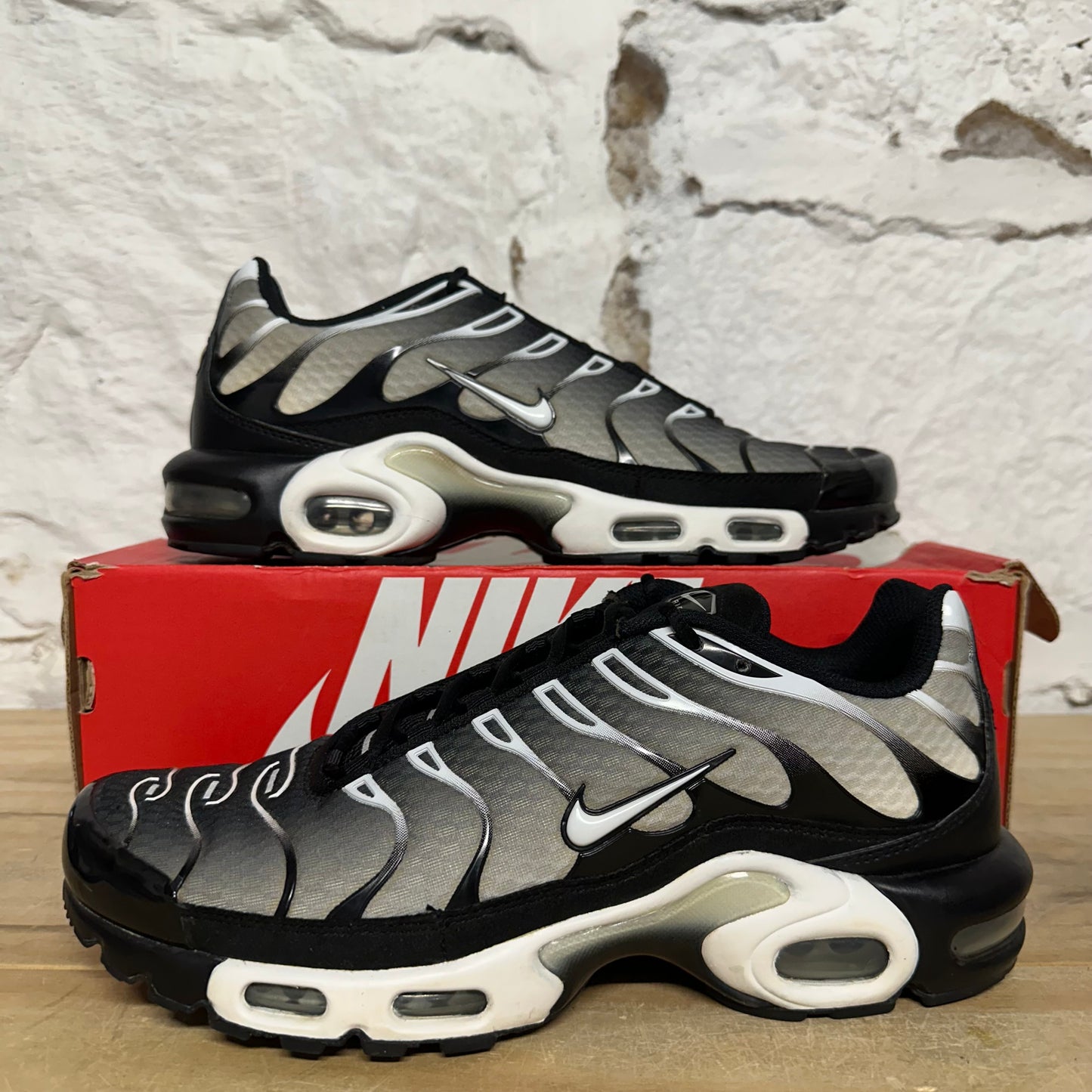 Nike Air Max Plus Black White Silver Sz 9.5