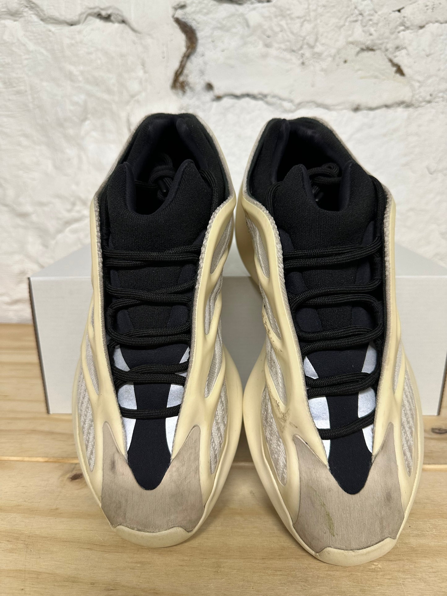 Yeezy 700 V3 Azael Sz 8.5