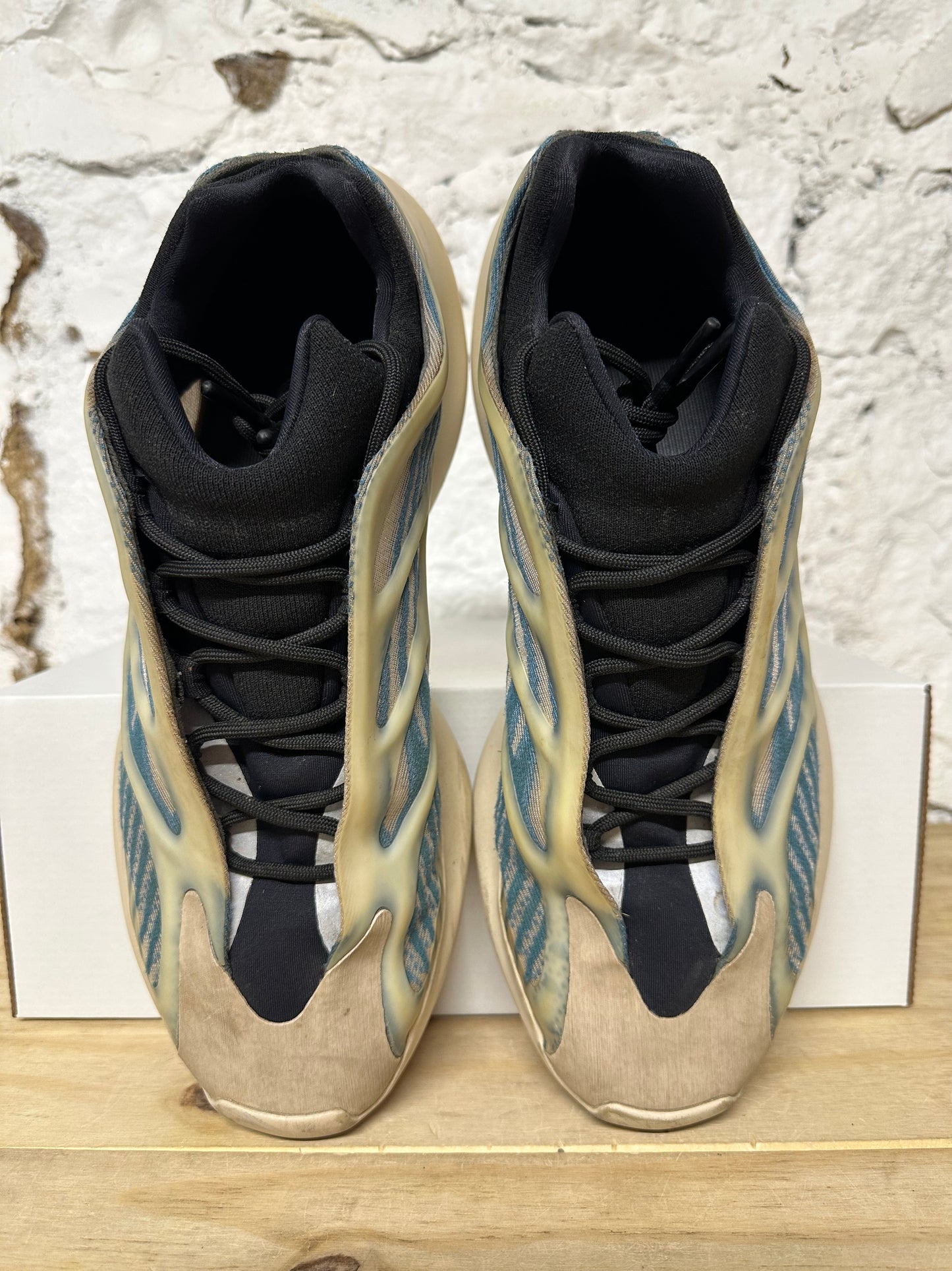 Yeezy 700 V3 Kyanite Sz 12