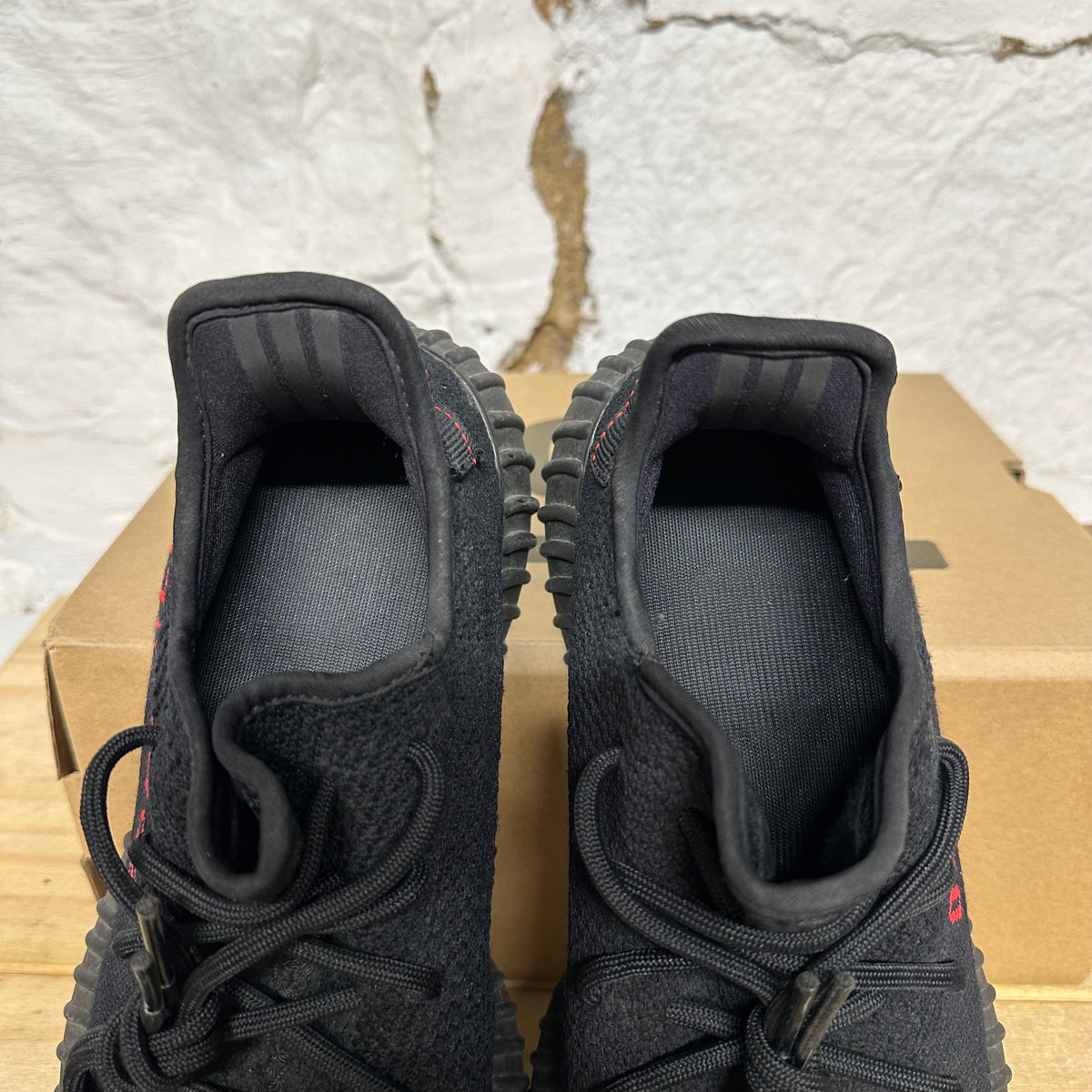 Yeezy 350 V2 Black Red Sz 9