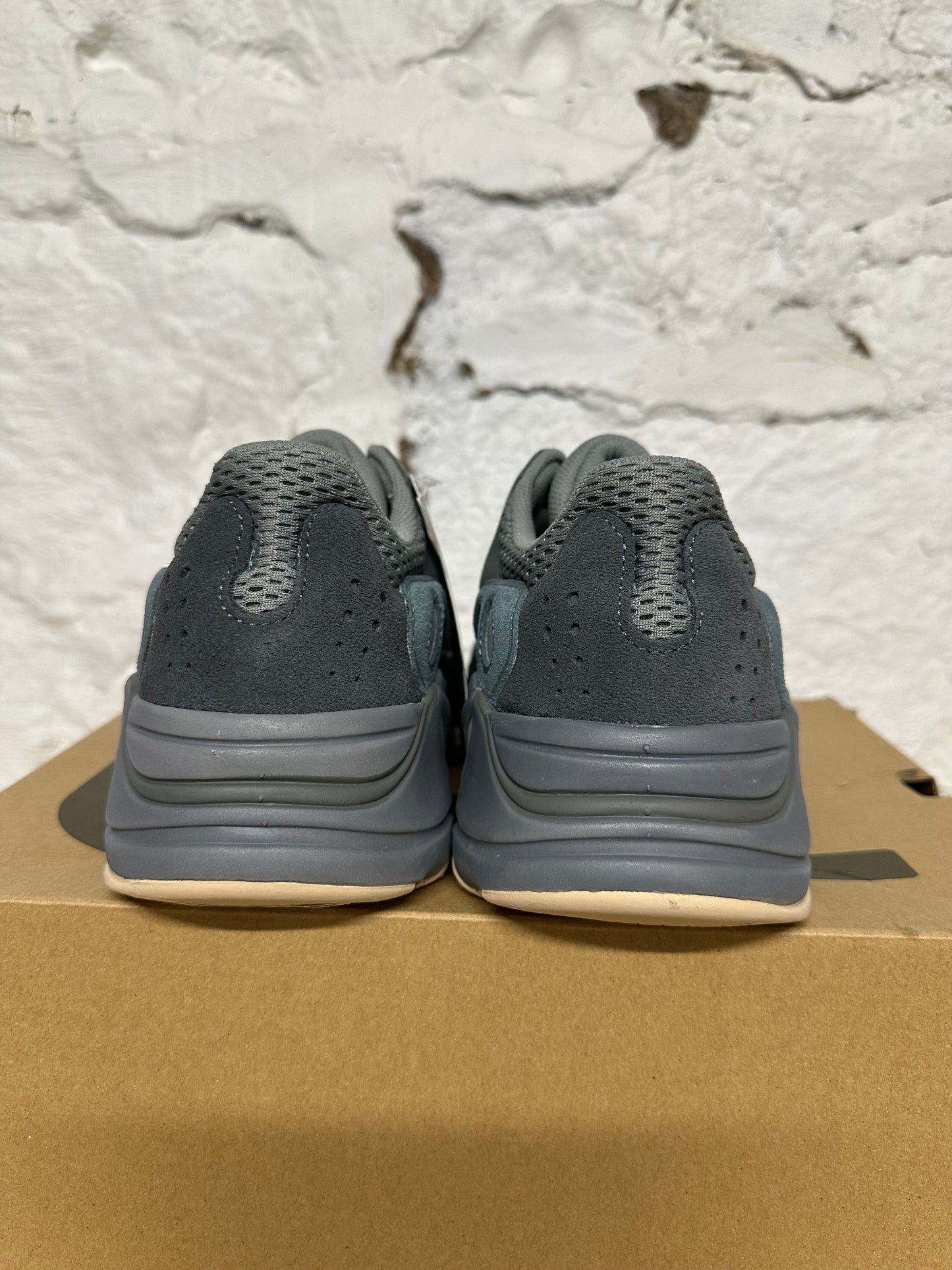 Yeezy 700 Teal Blue Sz 10 DS