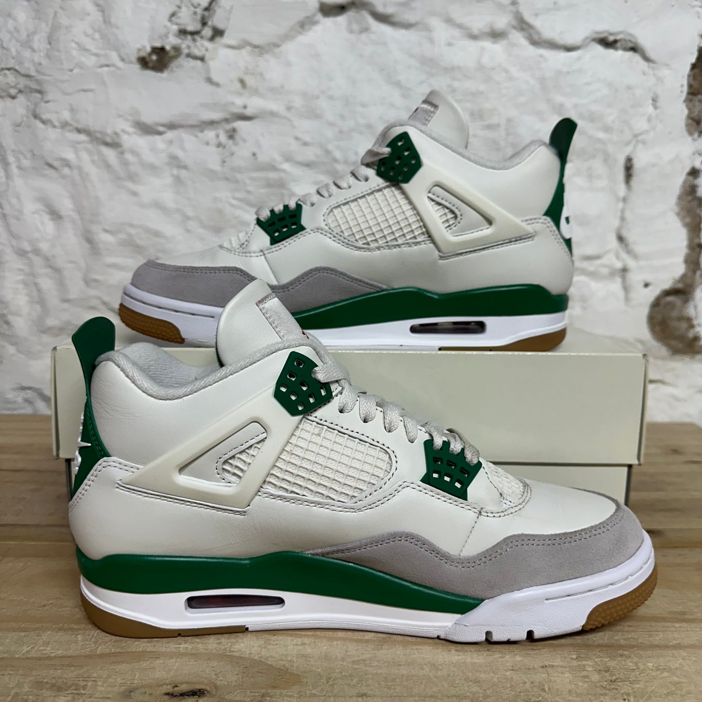 Air Jordan 4 SB Pine Green Sz 9