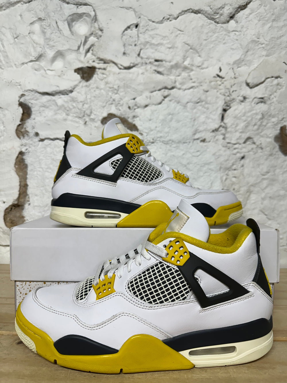 Air Jordan 4 Vivid Sulfur Sz 10 (11.5W)