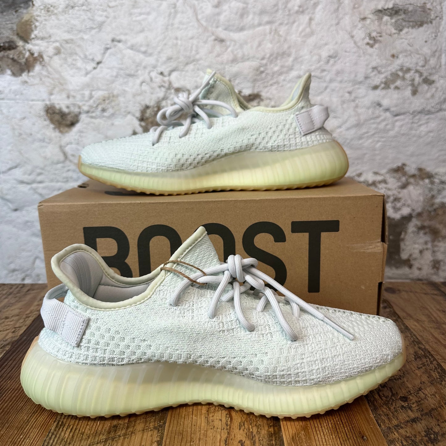 Yeezy 350 Hyperspace Sz 10.5 DS