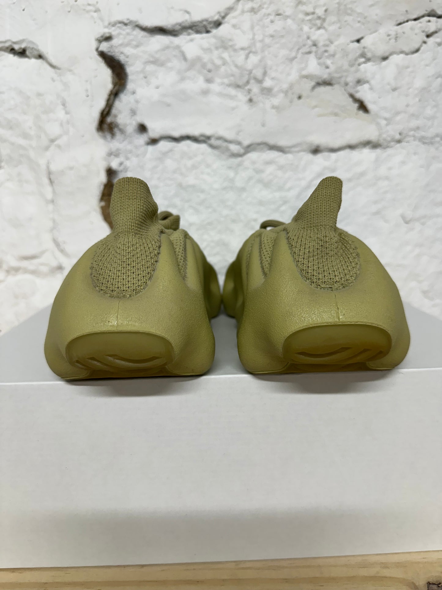 Yeezy 450 Resin Sz 8.5