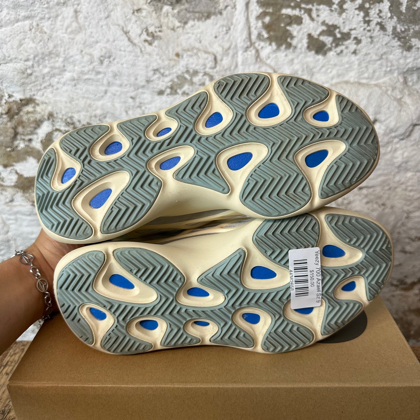 Yeezy 700 Azael Sz 9