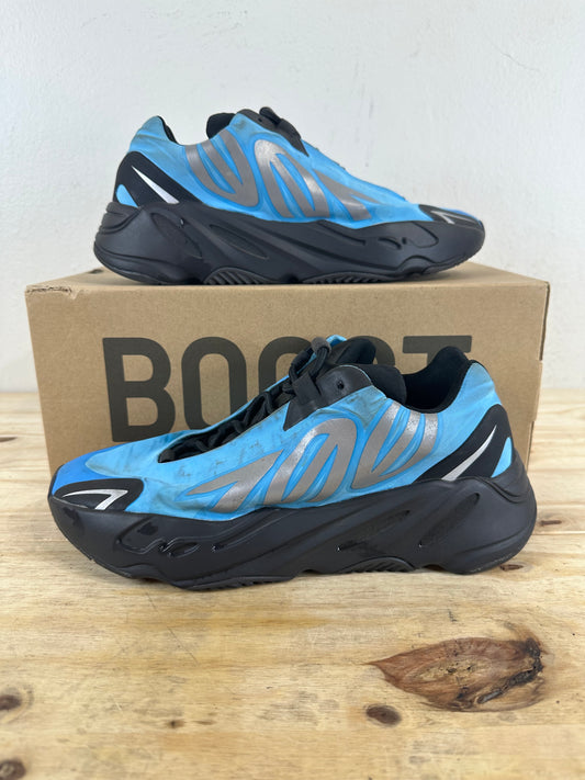 Yeezy 700 MNVN Bright Cyan Sz 8
