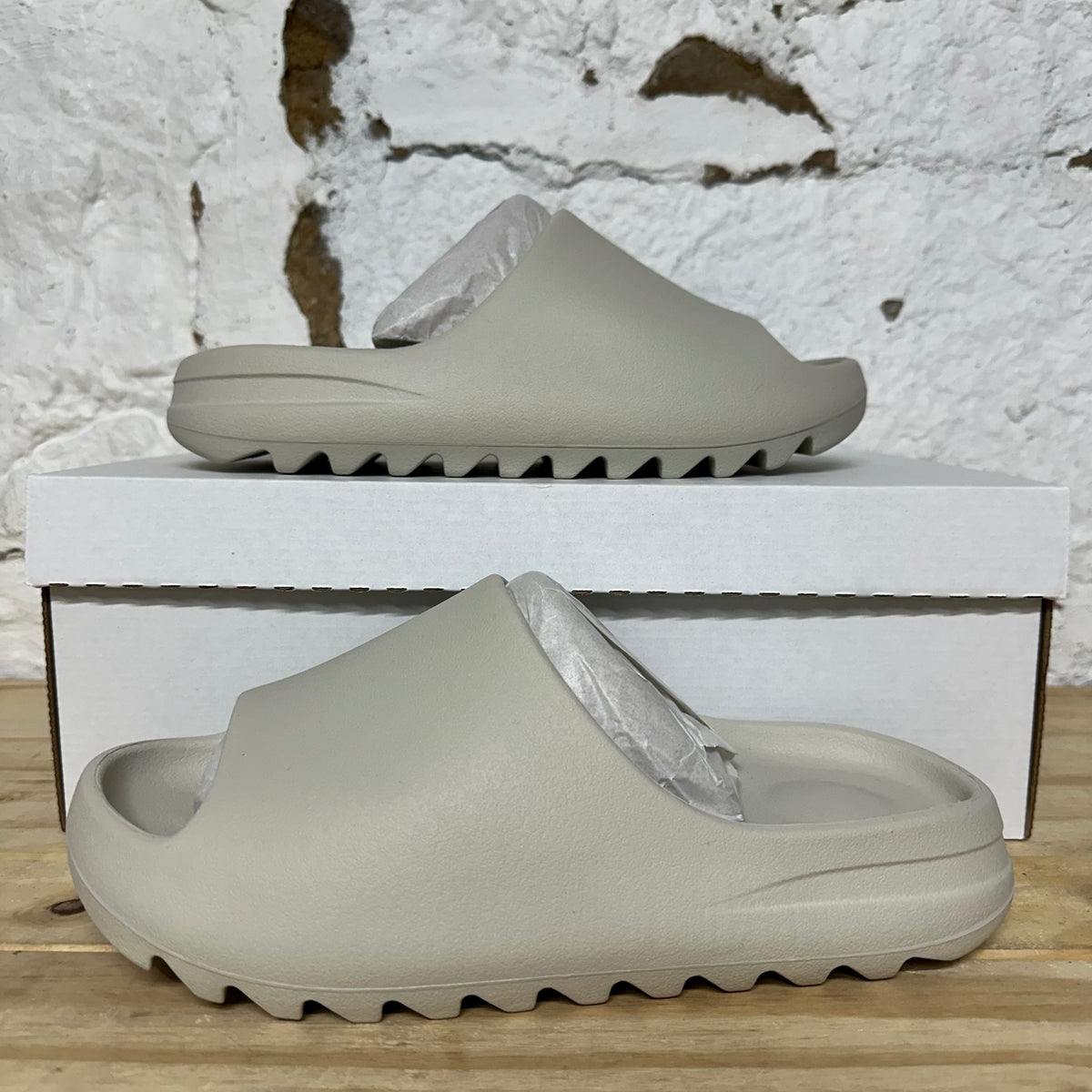 Yeezy Slide 01 Cream Sz 8 DS