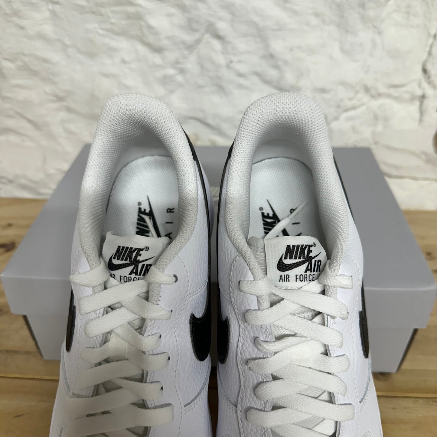 Nike Air Force 1 Low White Black Pebbeled Leather Sz 11.5 DS