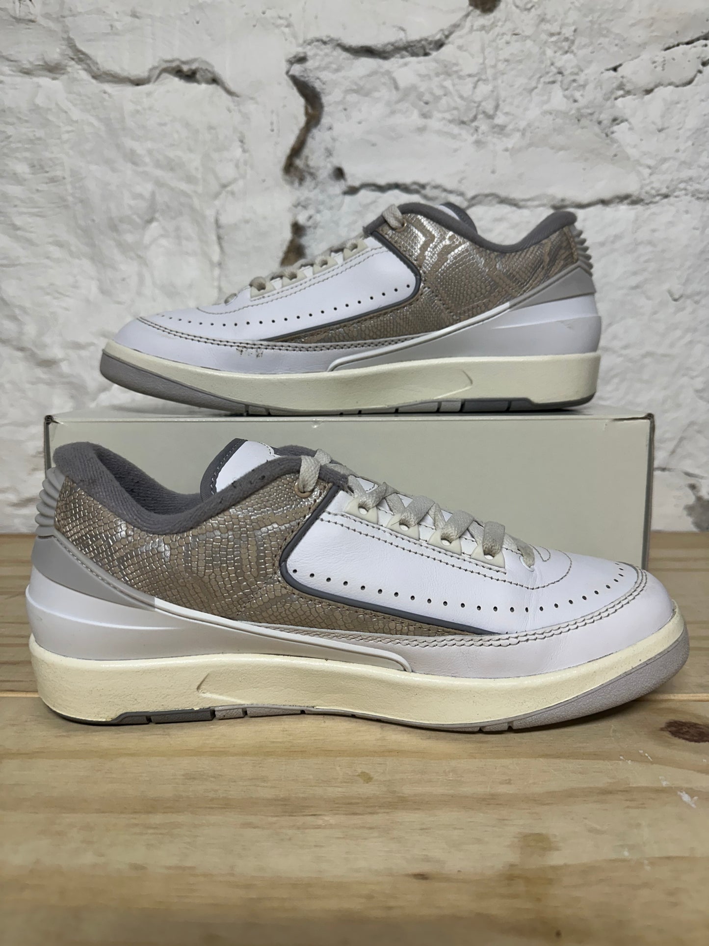 Air Jordan 2 Low Snakeskin Sz 8