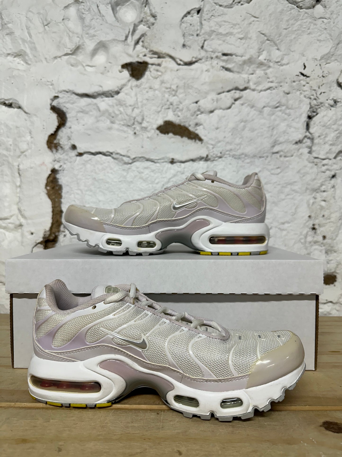 Nike Air Max Plus White Light Violet Sz 6.5Y