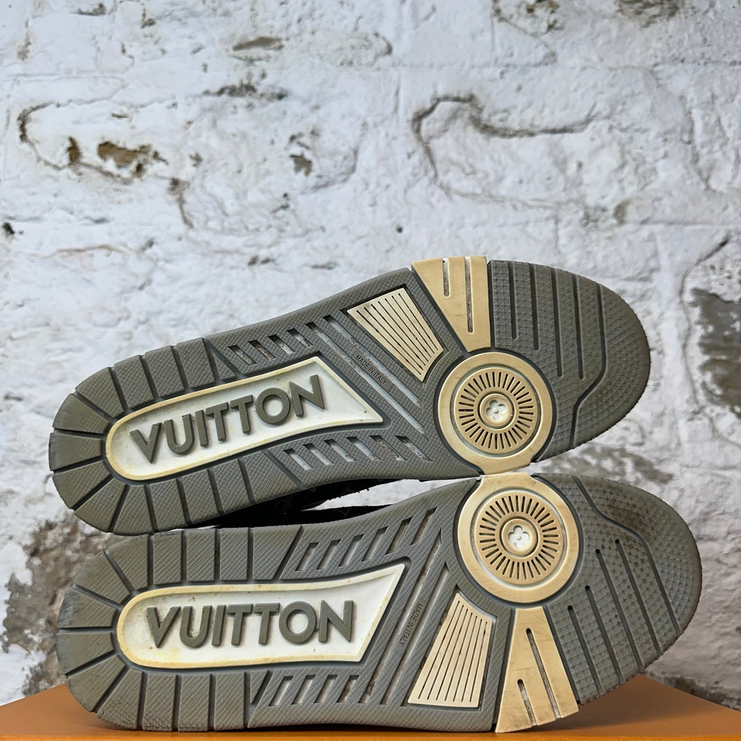 Louis Vuitton Grey White Monogram Trainer Sz 9 (7.5LV)