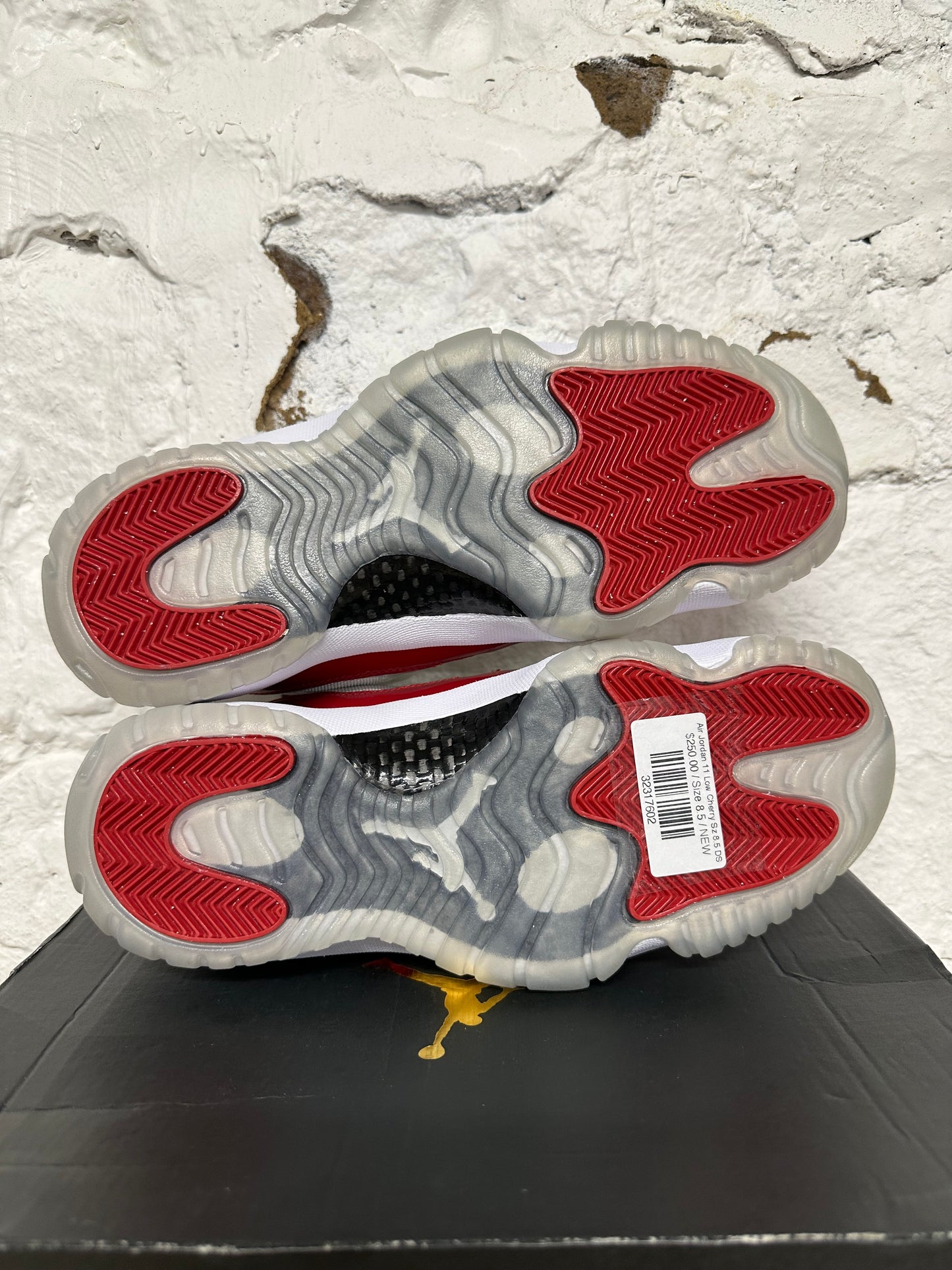 Air Jordan 11 Low Cherry Sz 8.5 DS
