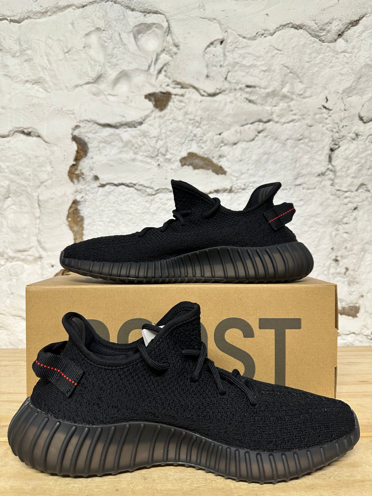 Yeezy 350 V2 Black Red Sz 9.5 DS