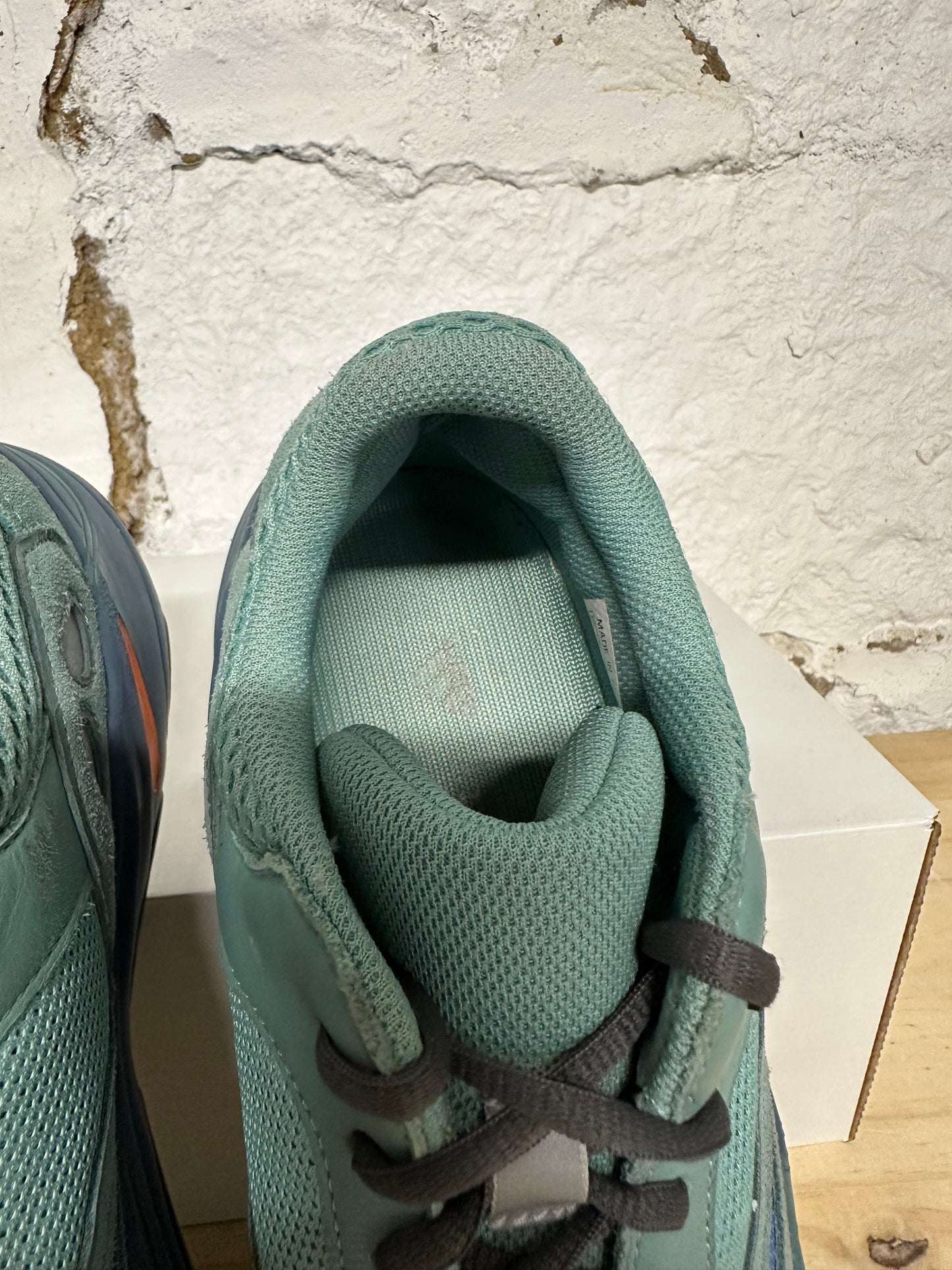 Yeezy 700 Faded Azure Sz 9