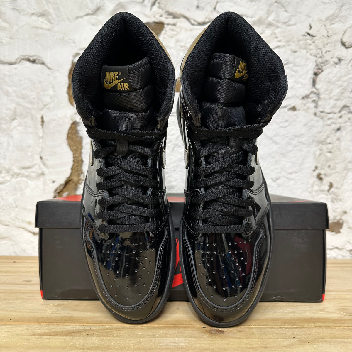 Air Jordan 1 High Black Metallic Gold Sz 10