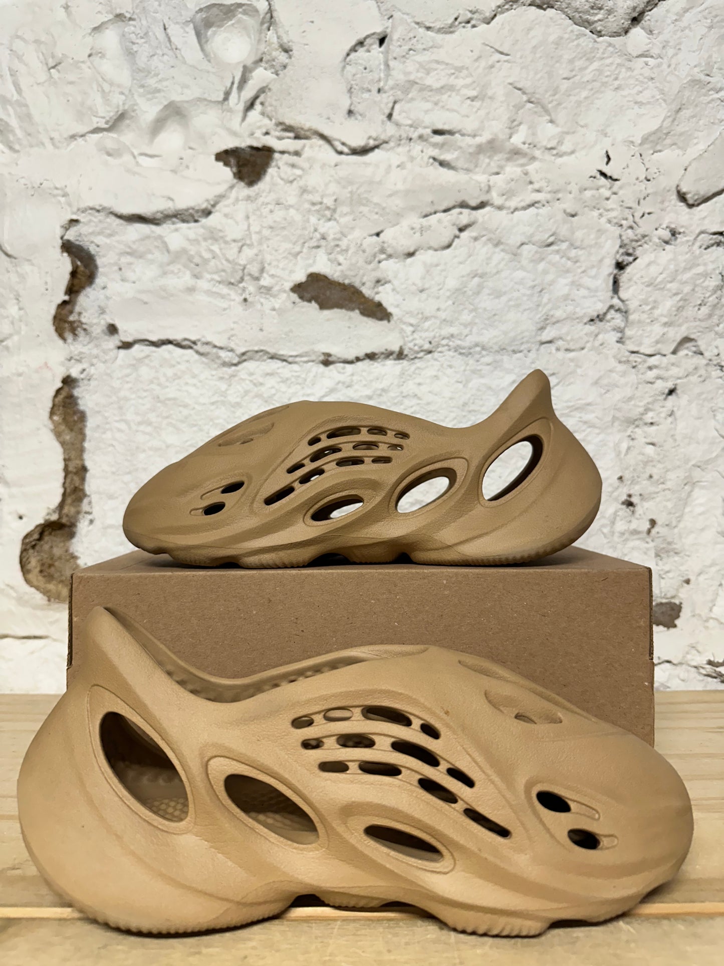 Yeezy Foam RNNR Ochre Sz 8