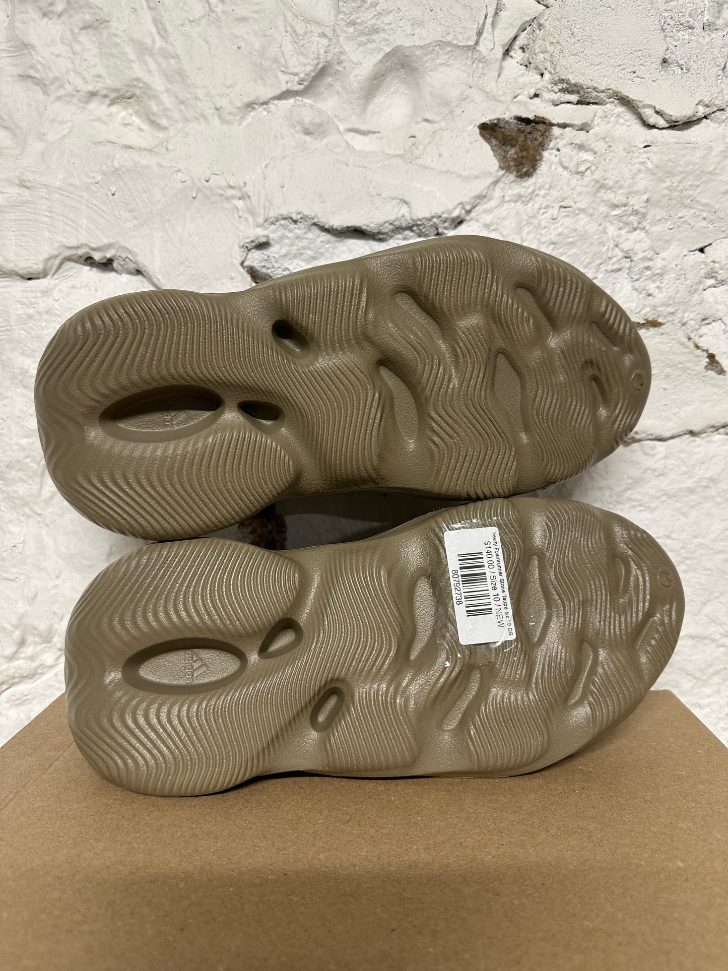 Yeezy Foam RNNR Stone Taupe Sz 10 DS