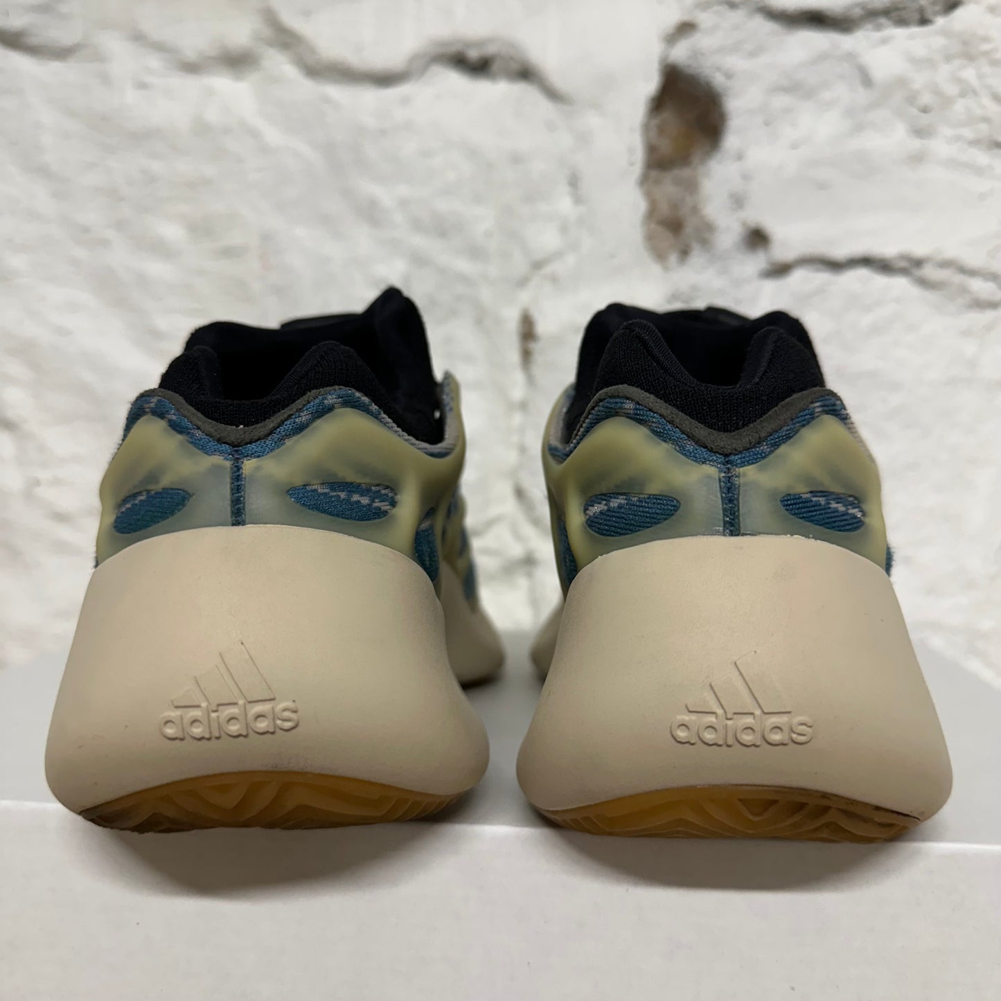 Yeezy 700 V3 Kyanite Sz 6