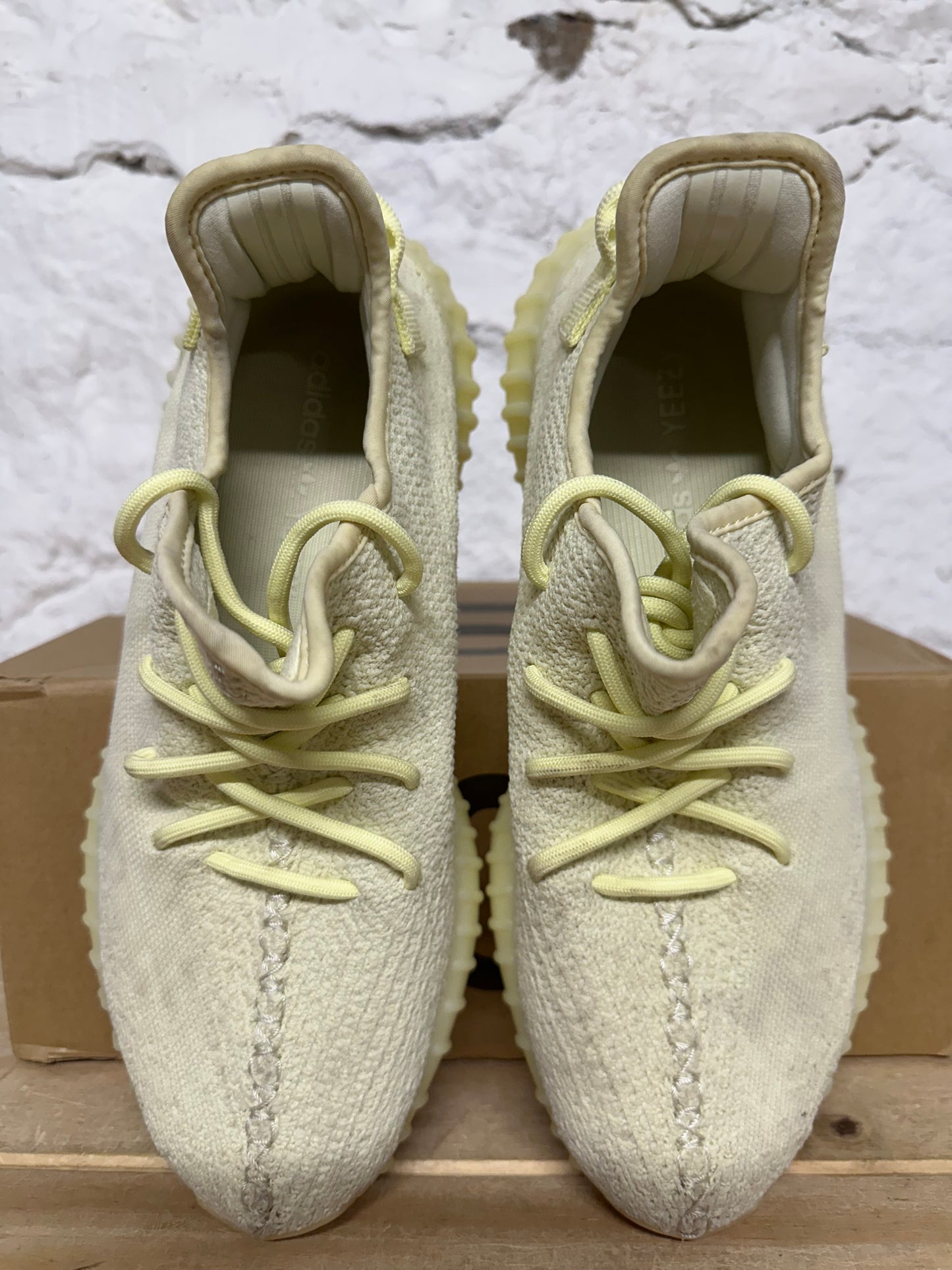 Yeezy 350 V2 Butter Sz 9.5