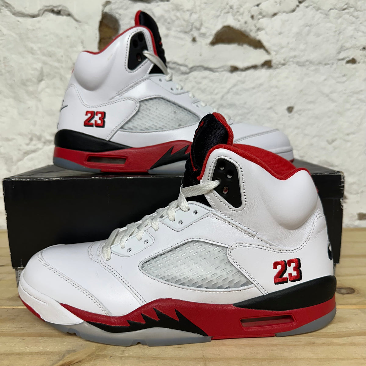 Air Jordan 5 Fire Red Black Tongue (2025) Sz 9.5