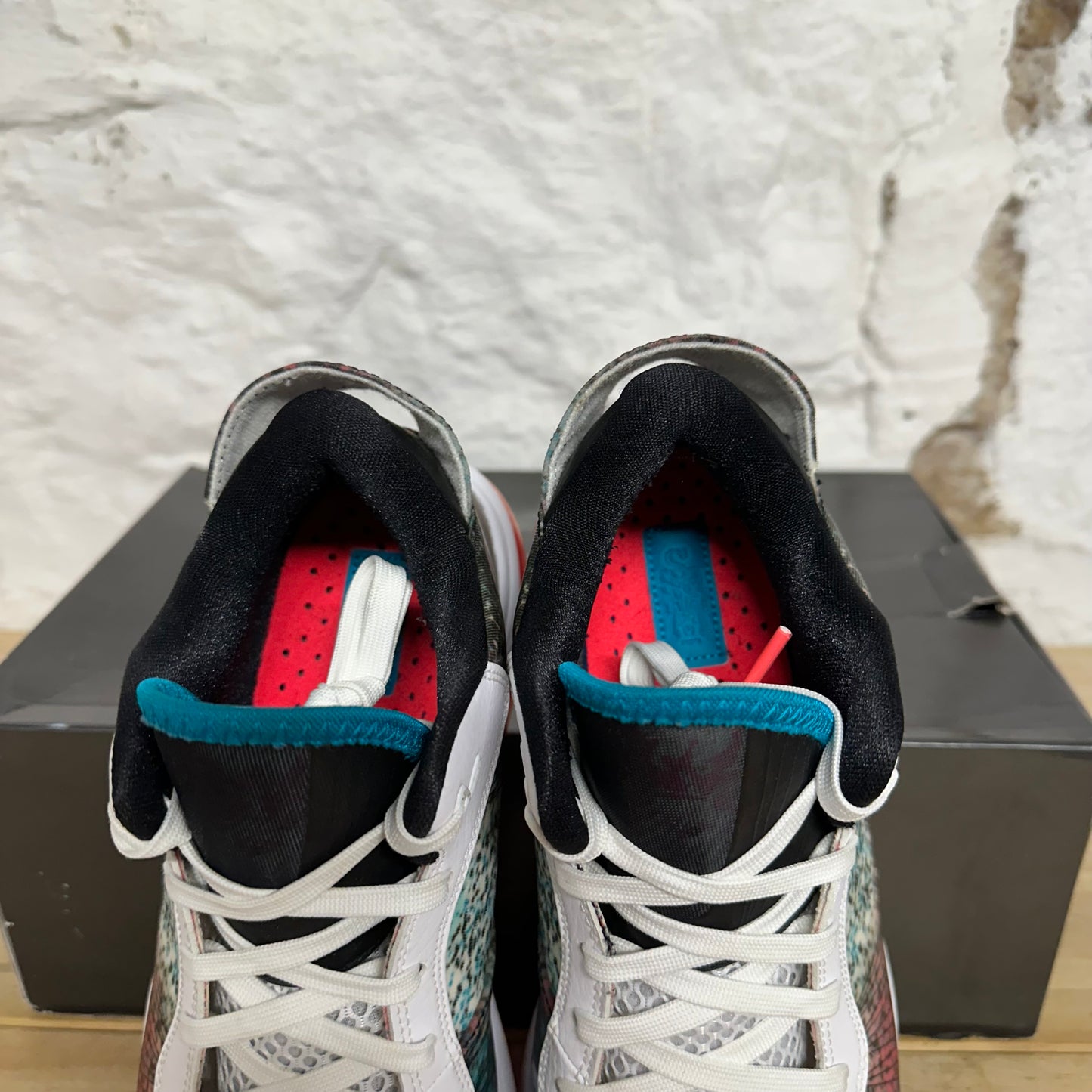 Nike LeBron 8 V2 Low Miami Nights Sz 8.5