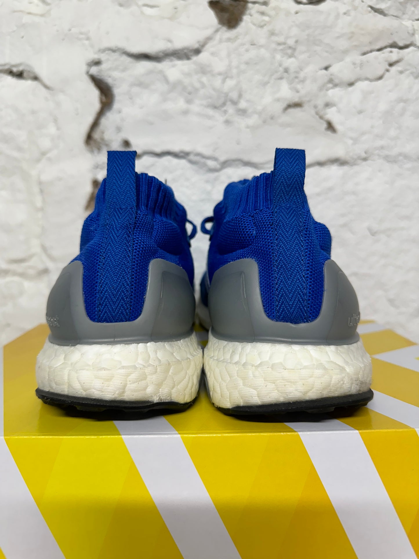 Adidas Ultra Boost Mid Run Thru Time Sz 10