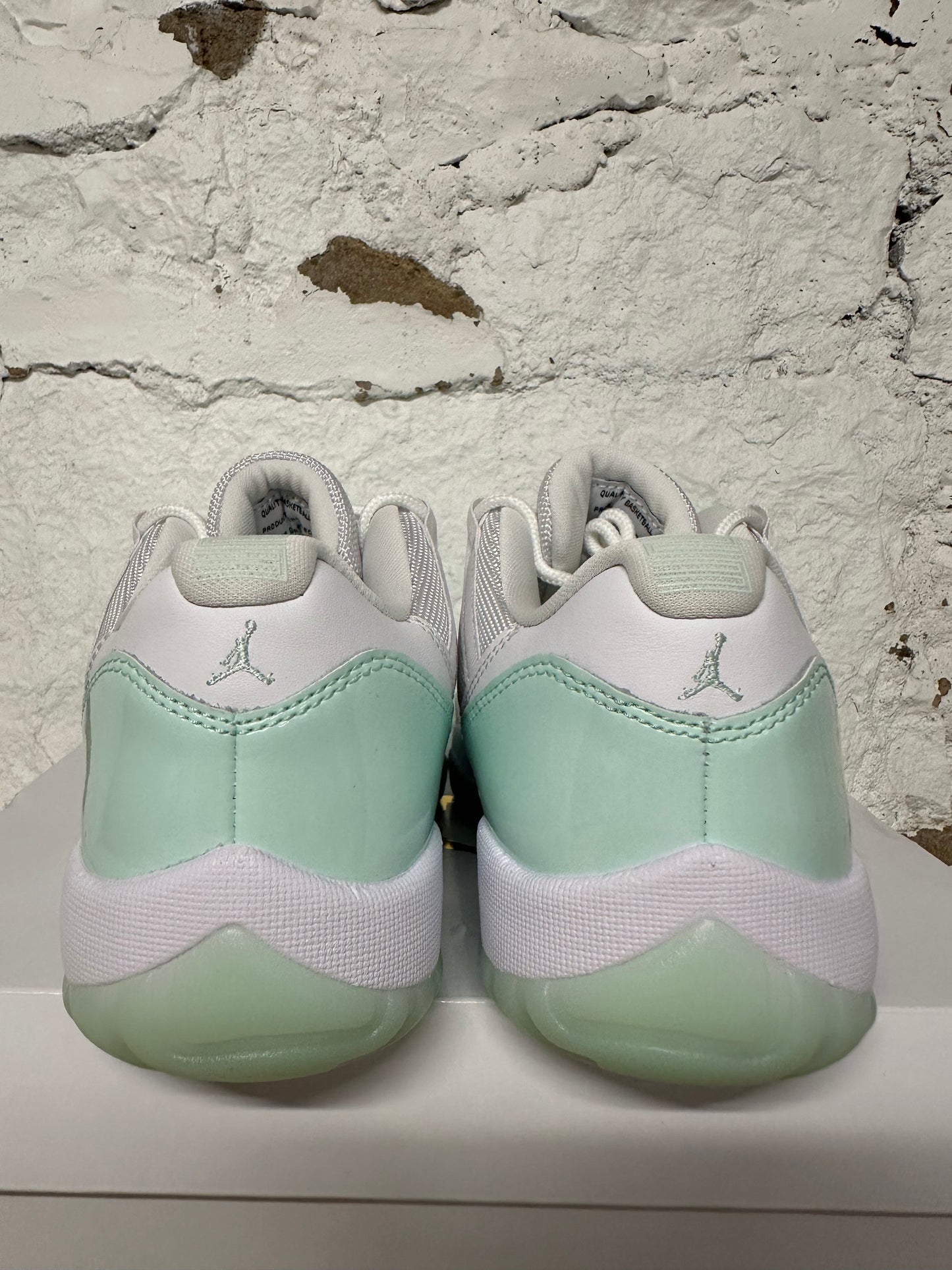 Air Jordan 11 Low Igloo Sz 7.5 (9W) DS