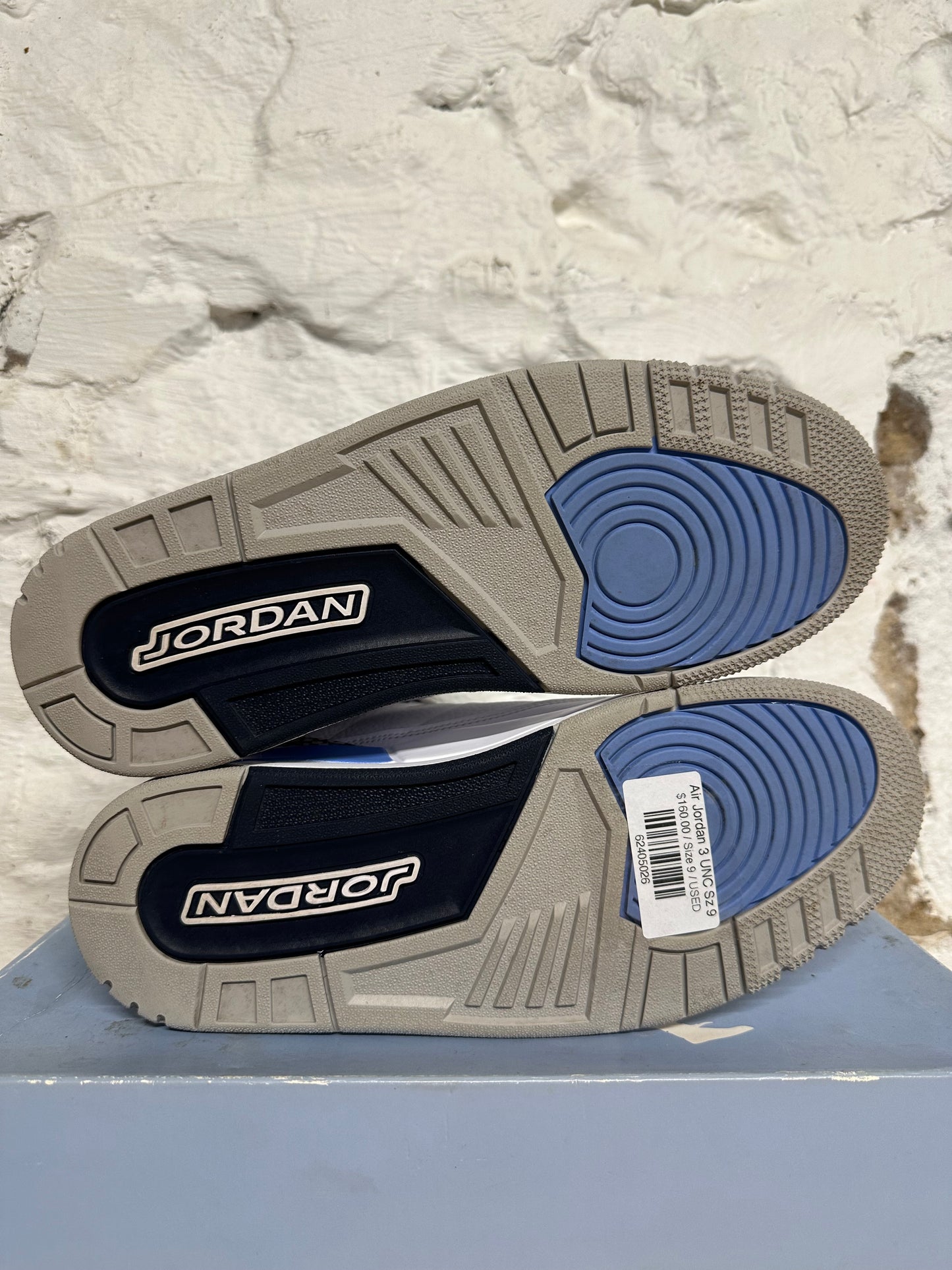 Air Jordan 3 UNC Sz 9