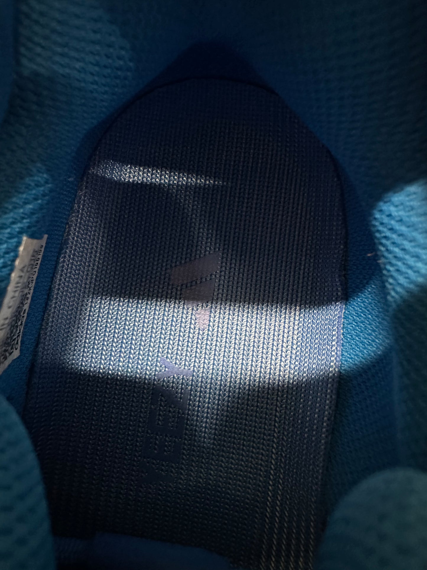 Yeezy 700 Hi-Res Blue Sz 9 DS