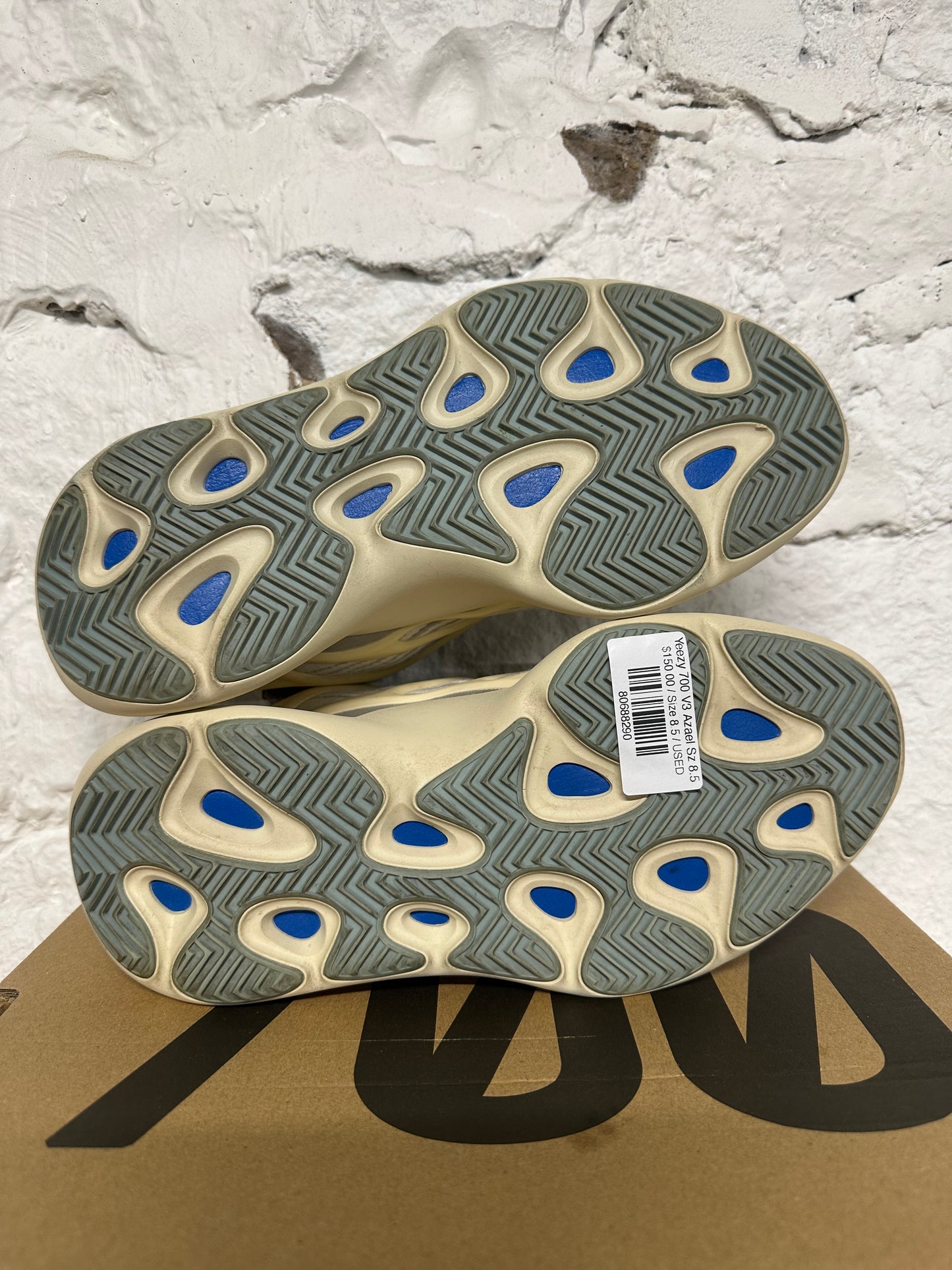 Yeezy 700 V3 Azael Sz 8.5