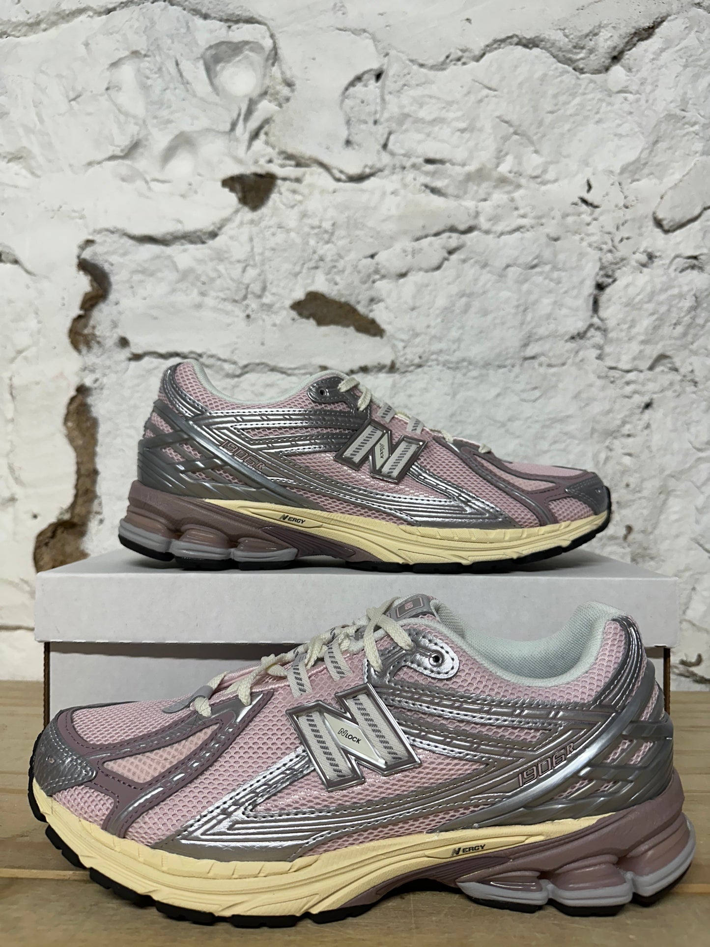 New Balance 1906R Rose Sugar Sz 11