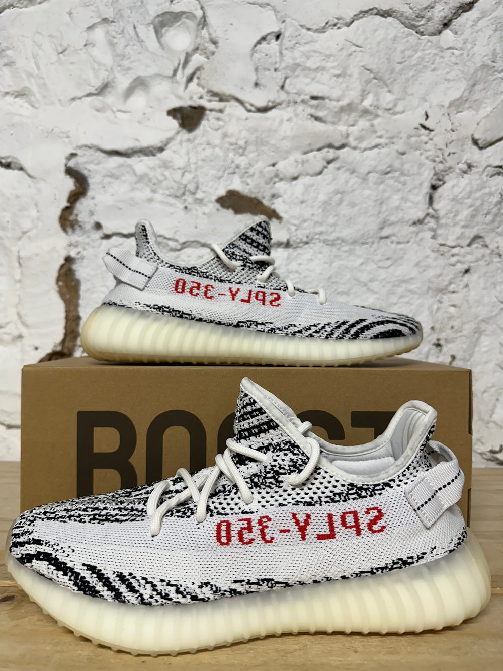 Yeezy 350 V2 Zebra Sz 9 DS