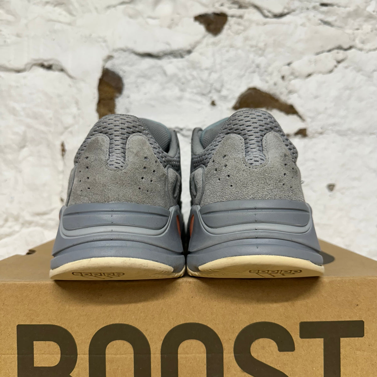 Yeezy 700 Inertia Sz 9.5