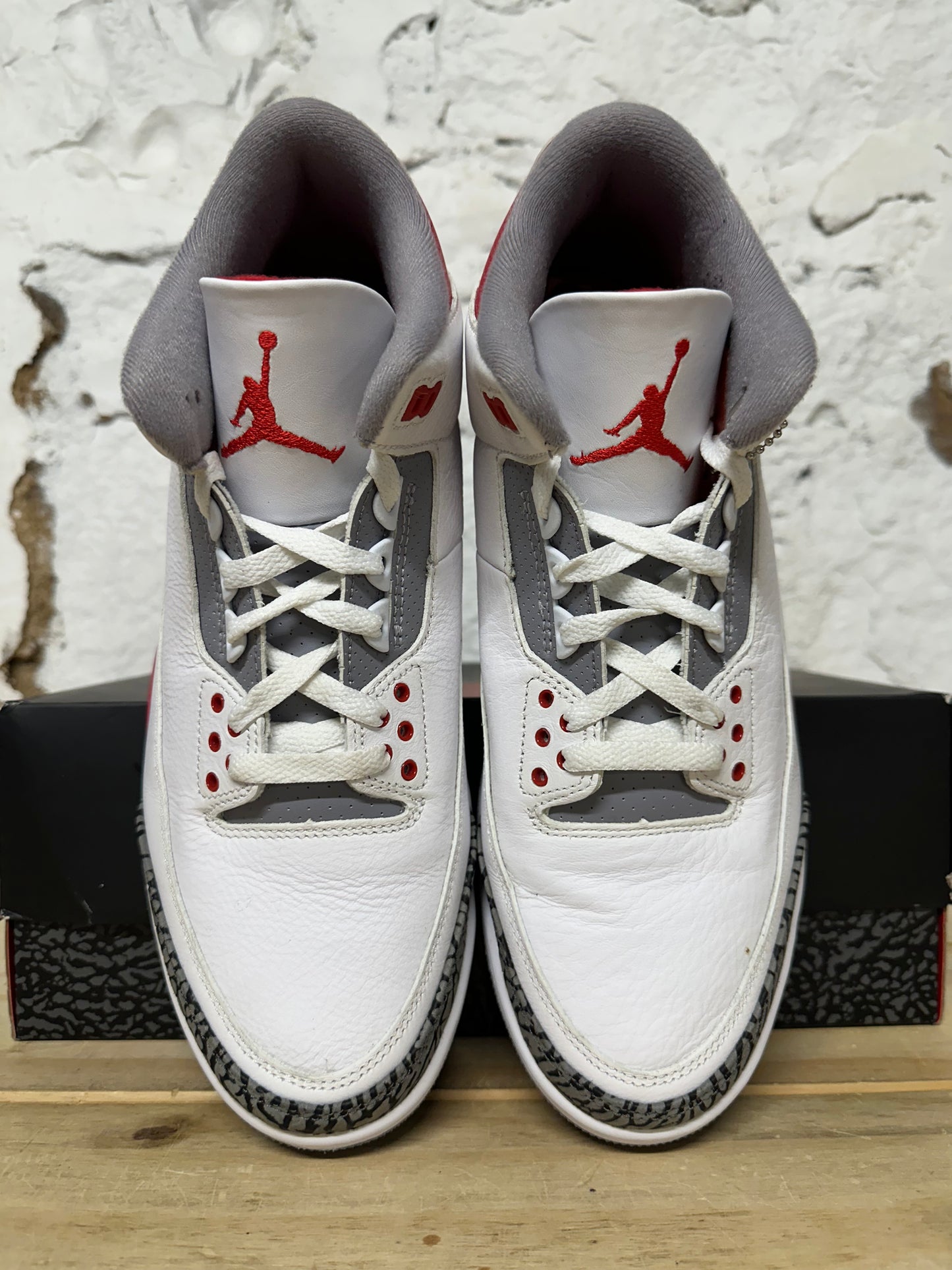 Air Jordan 3 Fire Red Sz 11