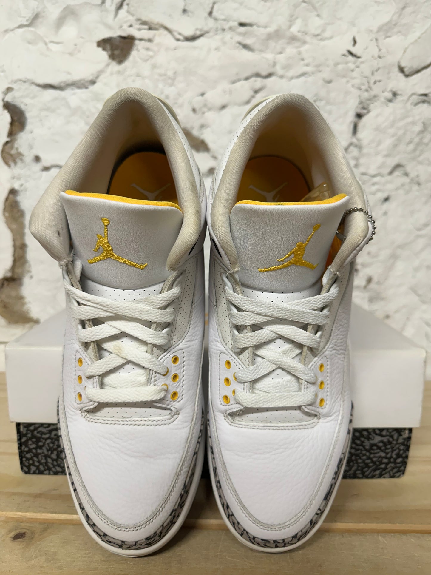 Air Jordan 3 Laser Orange Sz 10.5 (12W)