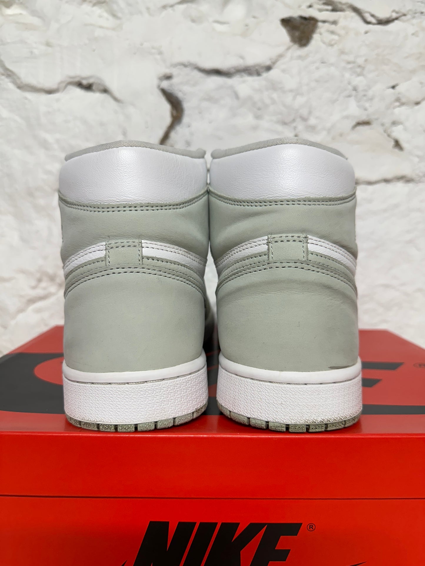 Air Jordan 1 High Seafoam Sz 9.5 (11W)