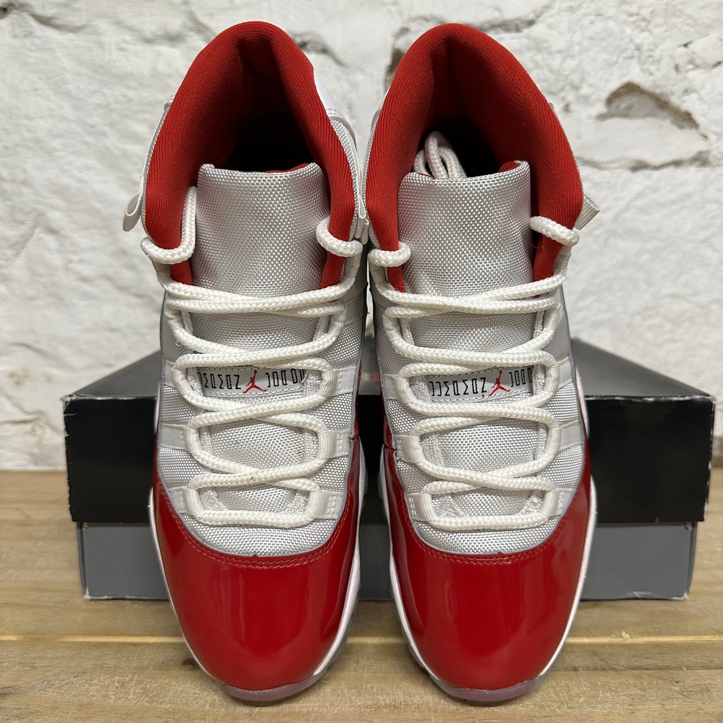 Air Jordan 11 High Cherry Sz 9.5