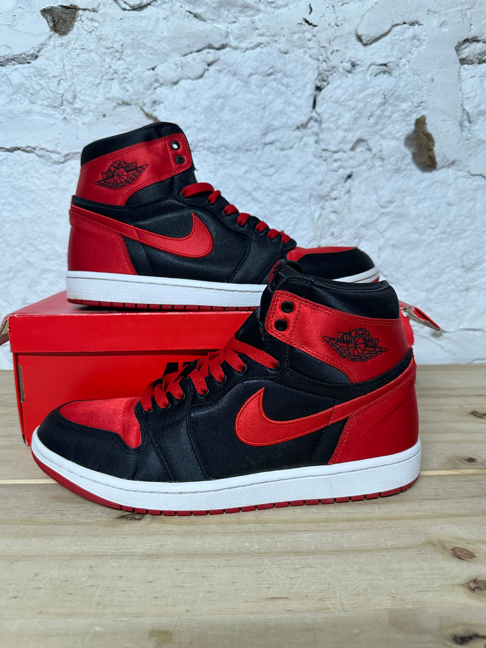 Air Jordan 1 High Satin Bred Sz 10.5 (12W)