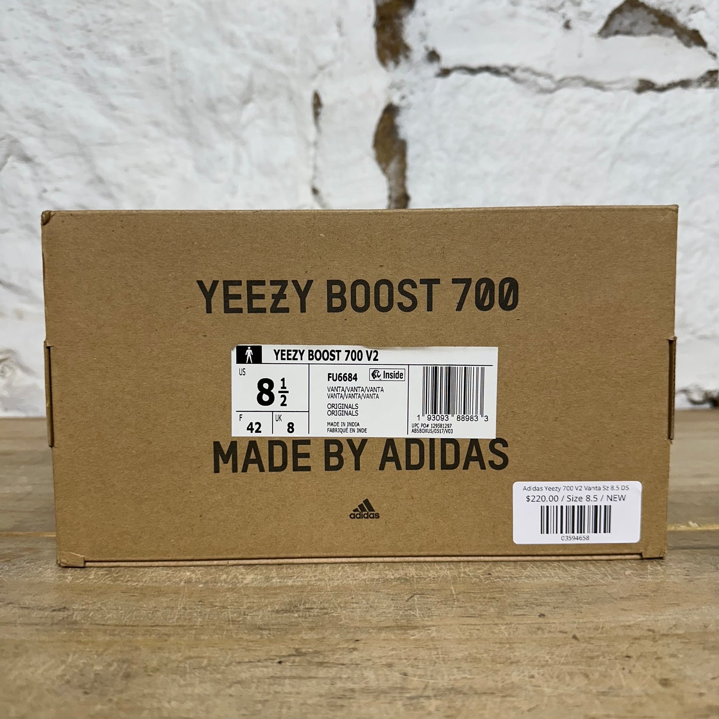 Yeezy 700 V2 Vanta Sz 8.5 DS
