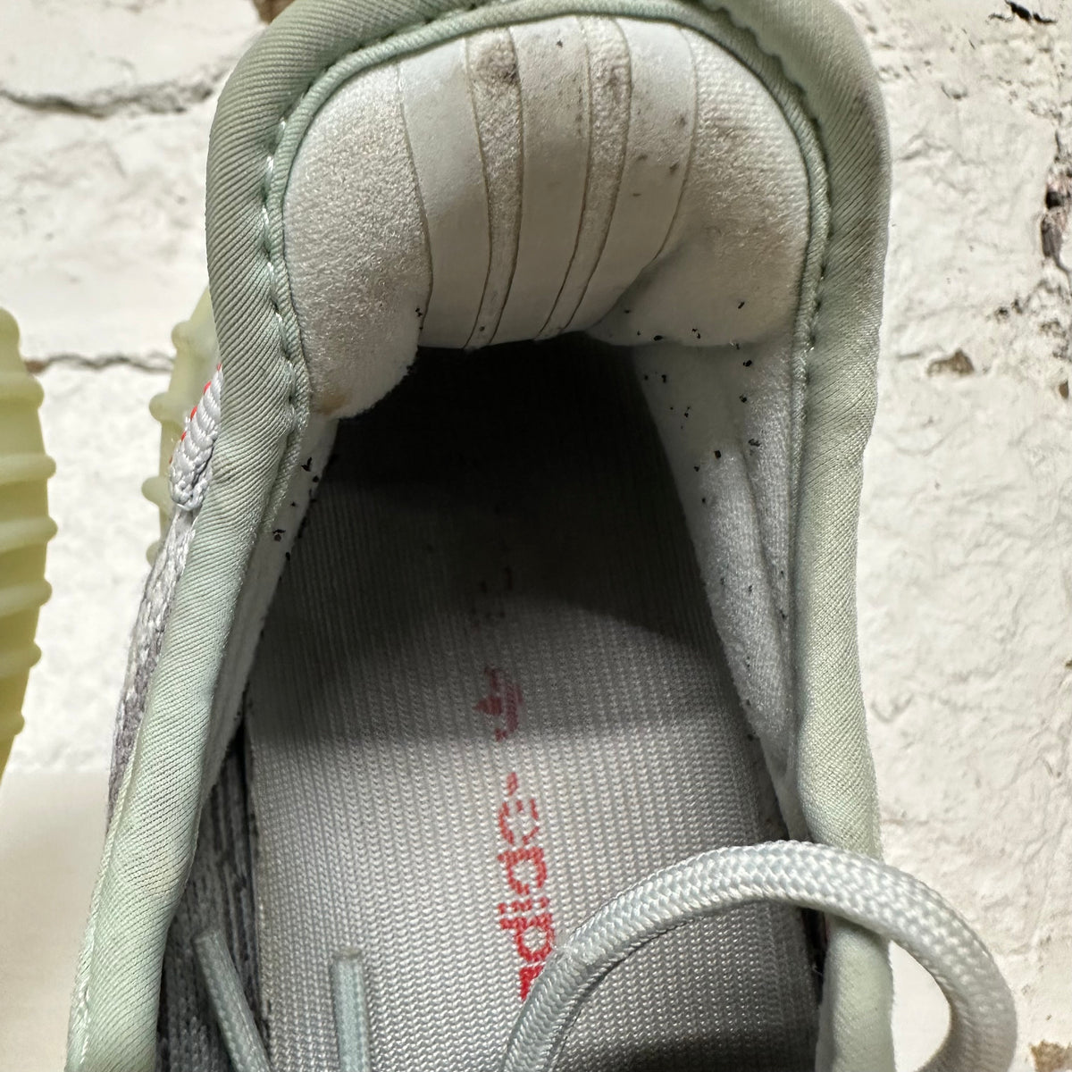 Yeezy 350 V2 Blue Tint Sz 9